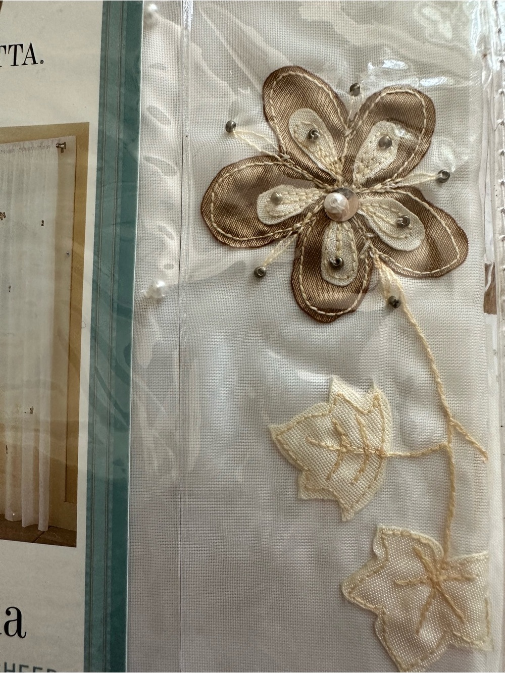 Wamsutta Serena Sheer 84” 4 Panels, (2pairs) in White with Gold/Yellow Applique